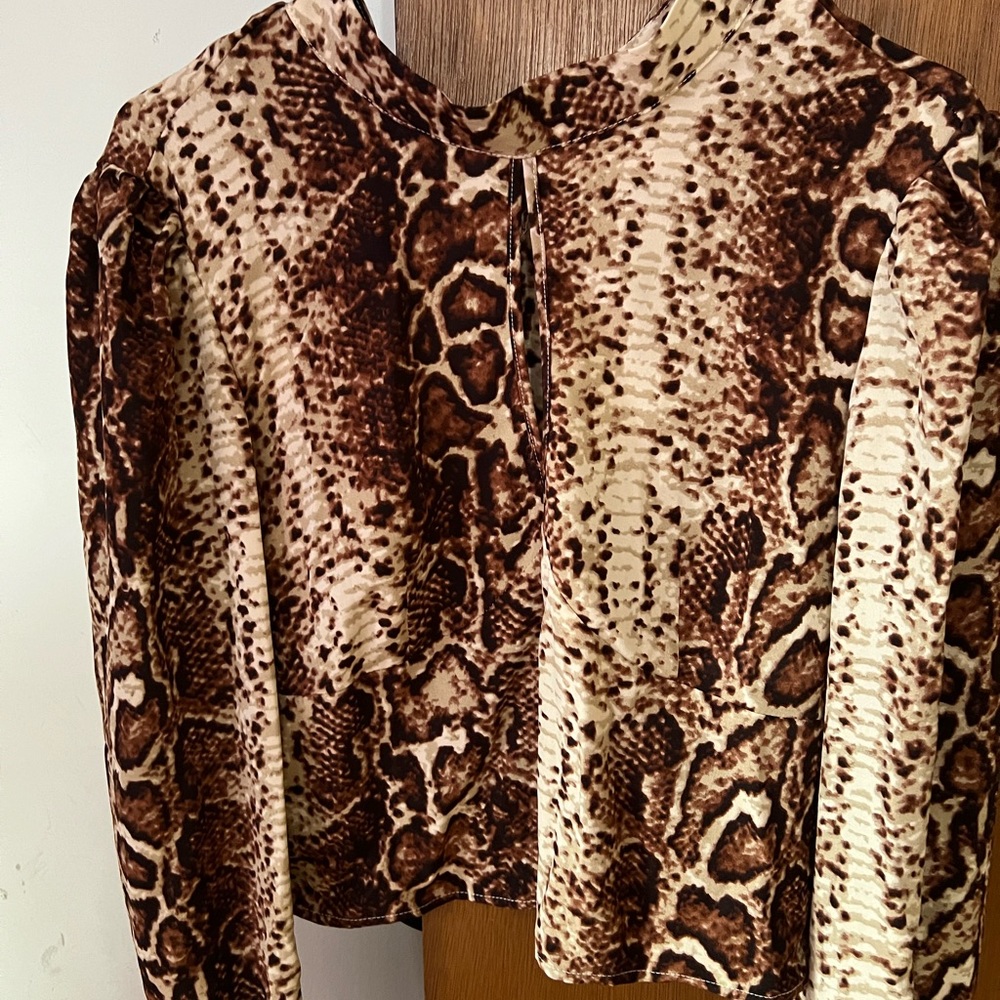 Women’s Snake Print keyhole blouse